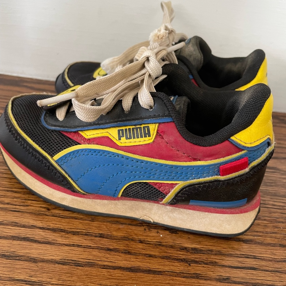 Kids Puma Smiley World sneakers